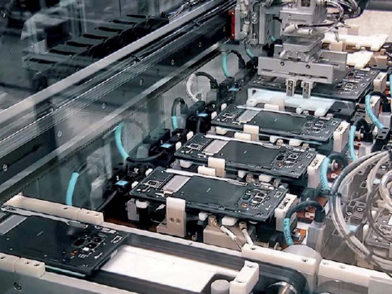 repairs An alarming drop in demand for smartphones and computers, experts worry