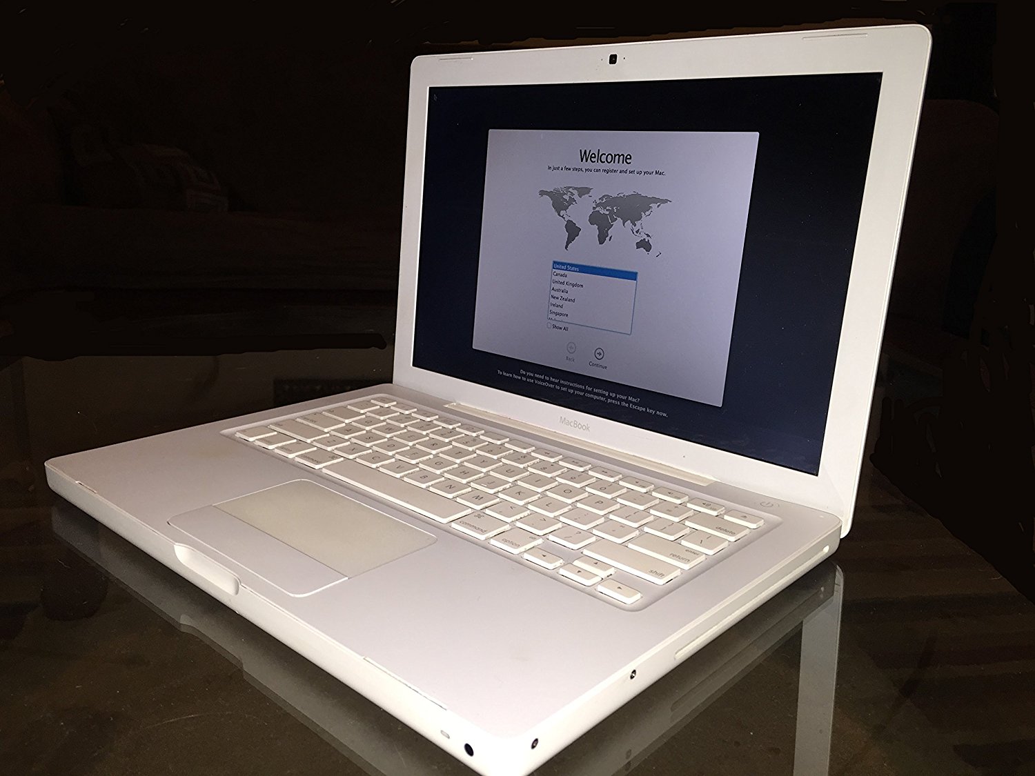 AppleMacbook A1181 13.3 LED Display Online Repair shop in Montreal
